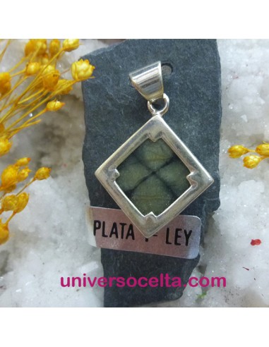 Rombo colgante de plata con Piedra celta RB4