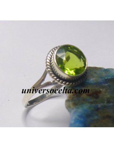 Peridoto montado sobre anillo de...